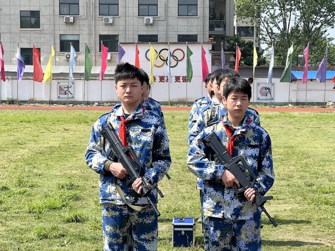 国防教育特色学校荣誉称号,获评国家国防教育示范校