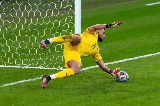 梅西点球和c罗点球,梅西点球和c罗点球的区别