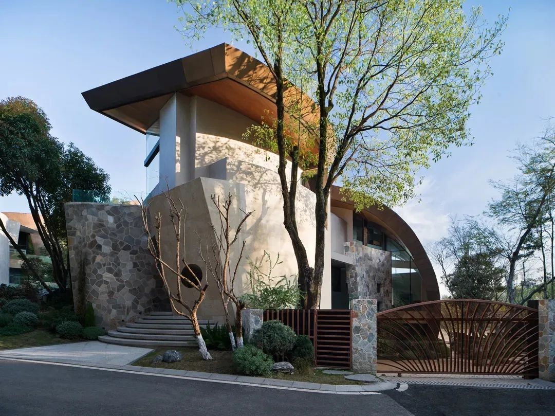 ACE DESIGN｜成都湖岸艺术别墅：逸享自在的湖岸艺术“家”