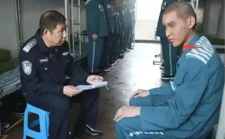 疑似吴亦凡监狱生活曝光，入狱半年申请出书，他竟然疯成这样了