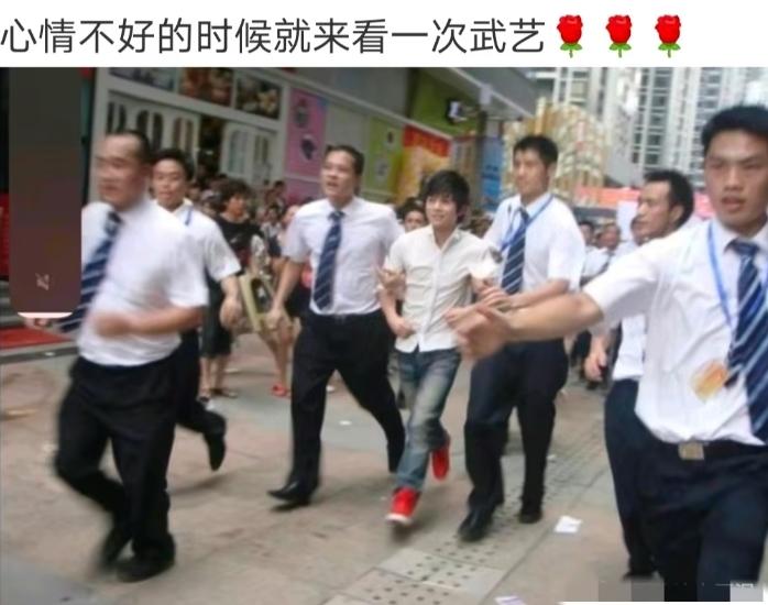 33岁过气顶流“蠢”上热搜，网友却笑疯了：他不火天理难容！