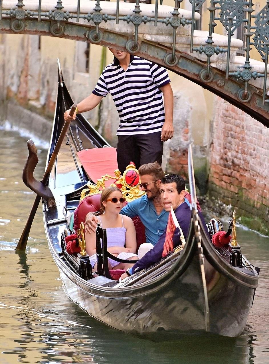 小七被贝克汉姆抱,小七被贝克汉姆宠爱