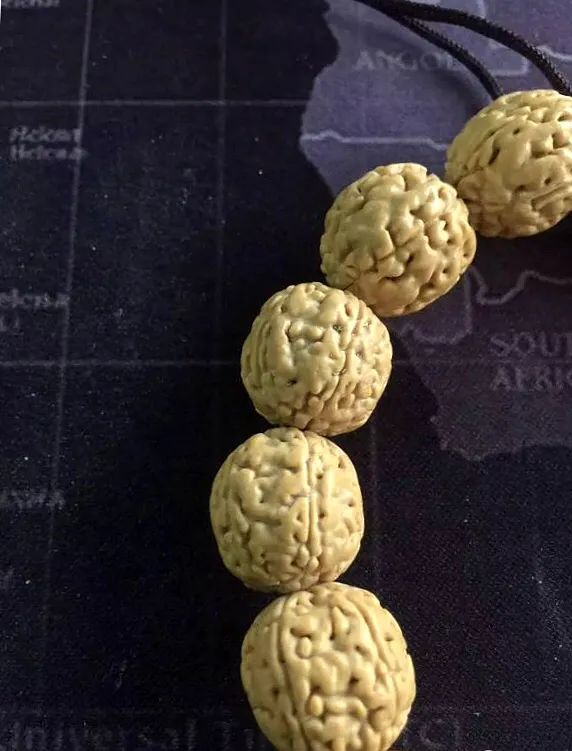 金刚变红和玉化的原因,玩了三年没有玉化的金刚