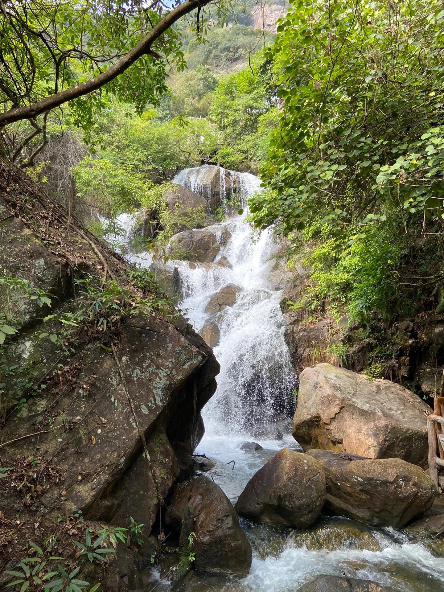 广州白水寨瀑布半人工半自然,广州市白水寨游玩景点