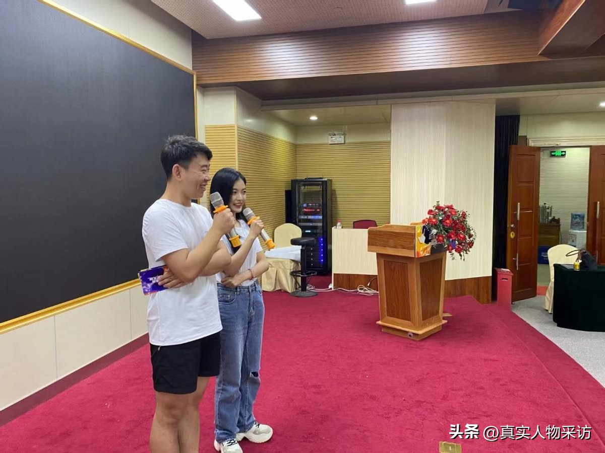 我25岁被外派到塞拉利昂，这里女多男少，一夫多妻，女人地位很低