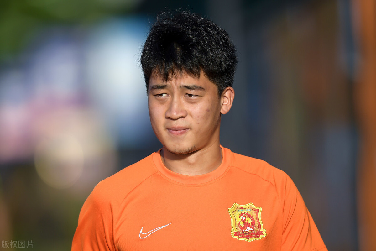 武汉队消息！曝1米89德甲前锋就位，6名球员离队，3名球员回归