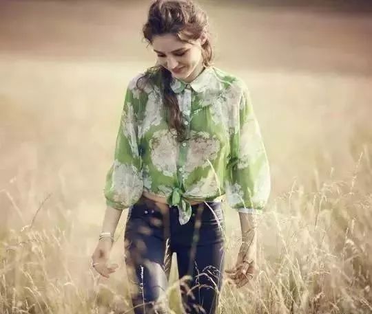 听完瞬间泪崩的十首英文歌,十首让人听完落泪的英文歌