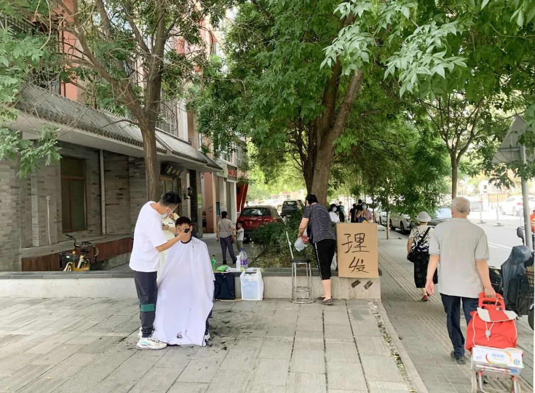 疫情新生存法则：单车断货，没做核酸写检讨，骑十多公里给人理发