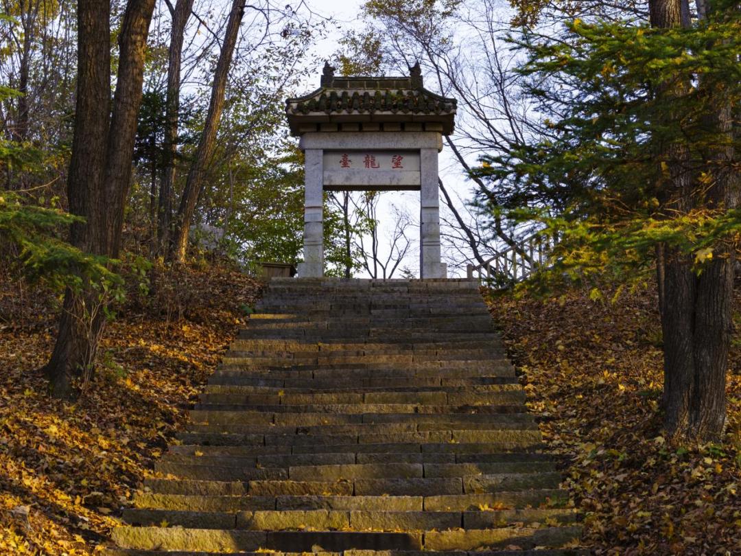 相见恨晚这首歌完整版,原汁原味古色古香的一座小城