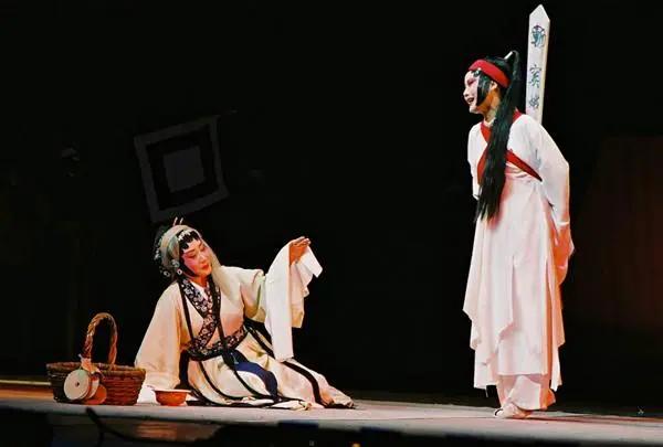 窦娥冤反映了什么样的社会现状,窦娥冤反映的社会现实及主题