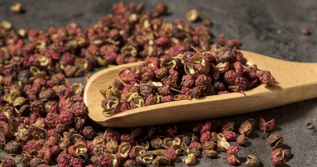 而现在，乡愁是一块不起眼的腊肉，原来妈妈腌的肉有这么多技巧