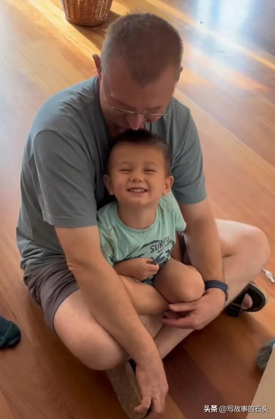 广东23岁女孩嫁老板,广东23岁女子嫁35岁老板