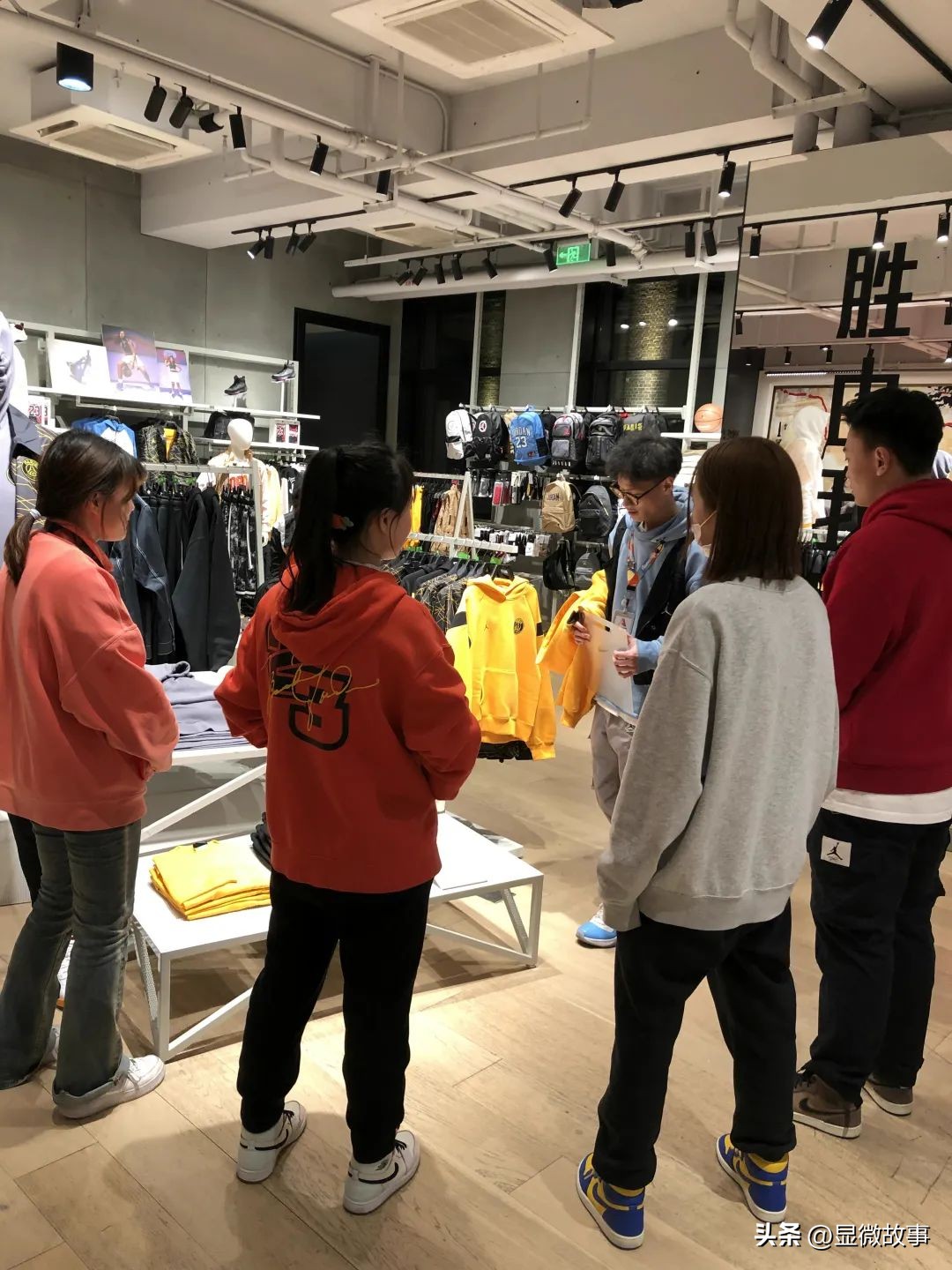 被逼下海当网红的人,被逼成网红的企业家