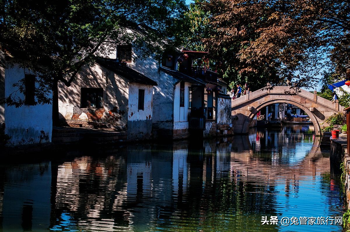 中国第一水乡周庄石碑,中国第一水乡是乌镇还是周庄