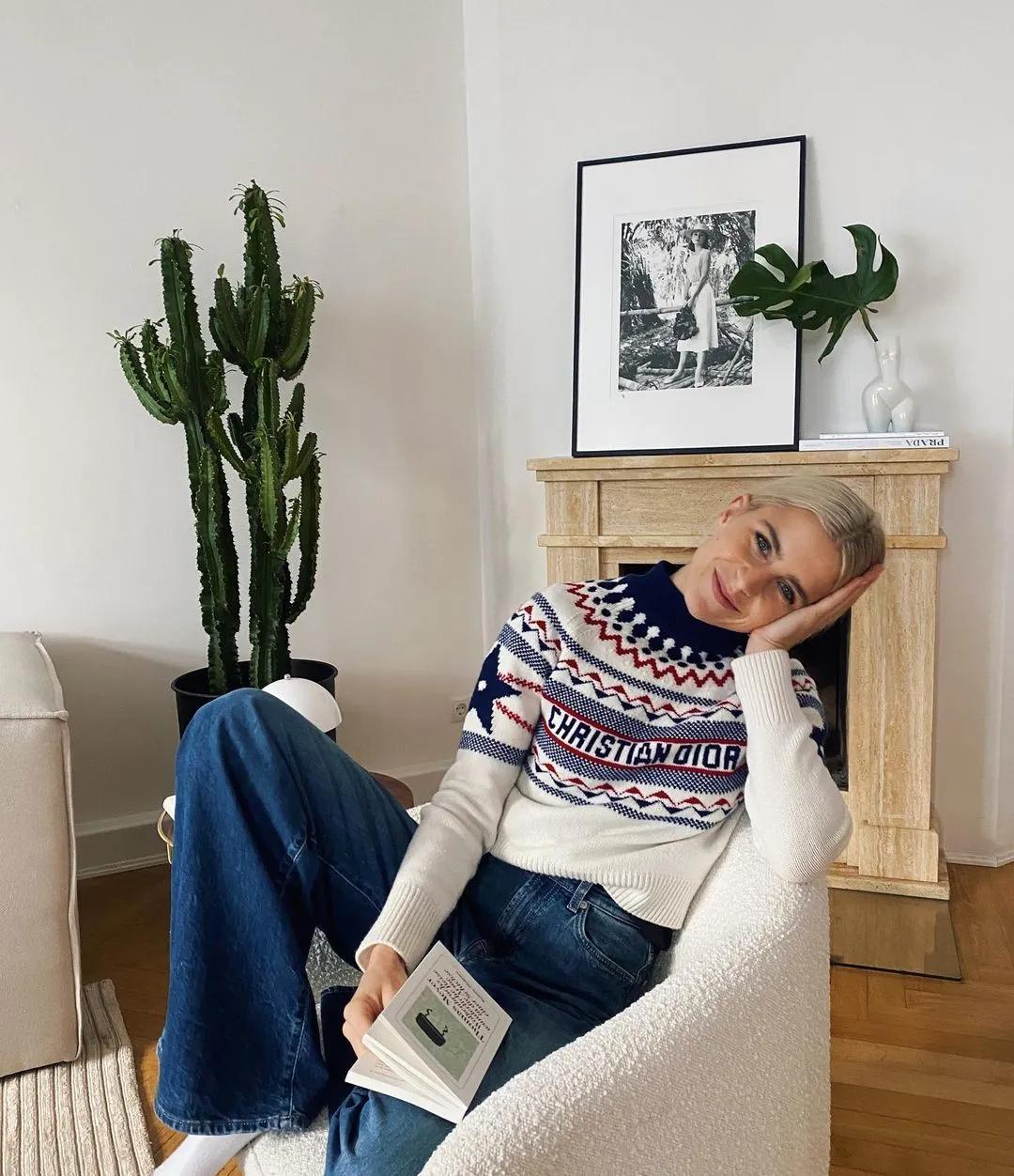 没想到!这3款“奶奶款毛衣”让姑娘们这么上头