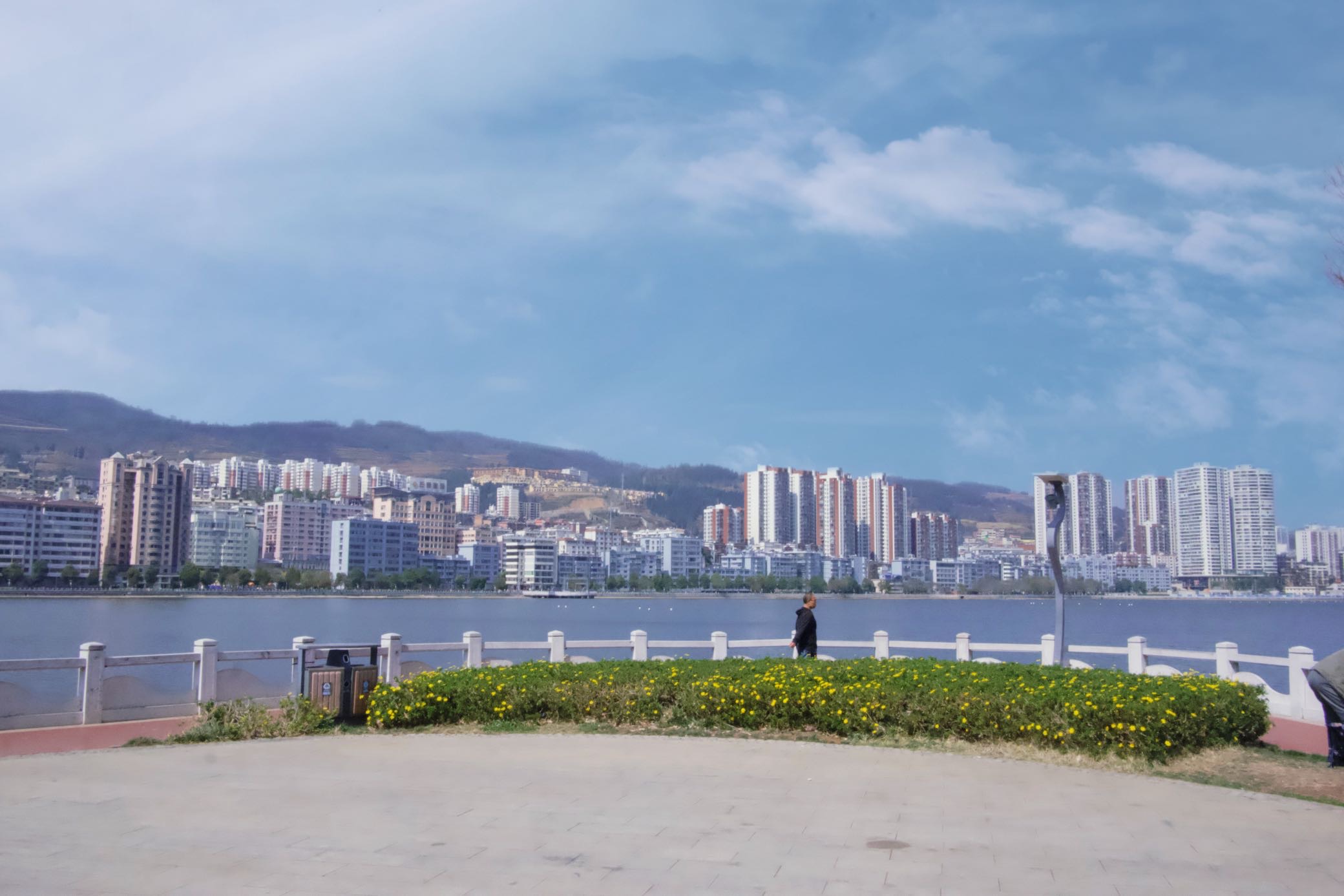 这里被誉为云南小香港，一度繁华，如今6万就能买套房