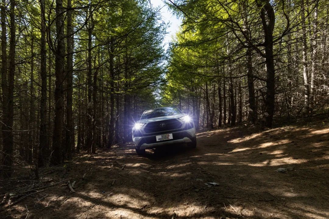 城市suv可以一直选4驱吗,城市suv四驱过炮弹坑