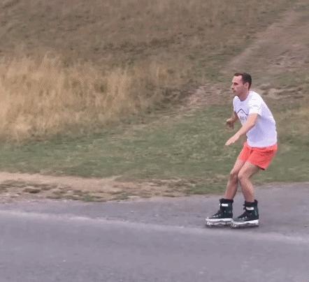 想穿这样的衣服还怕别人看见吗,穿这样的衣服出门真的不尴尬吗