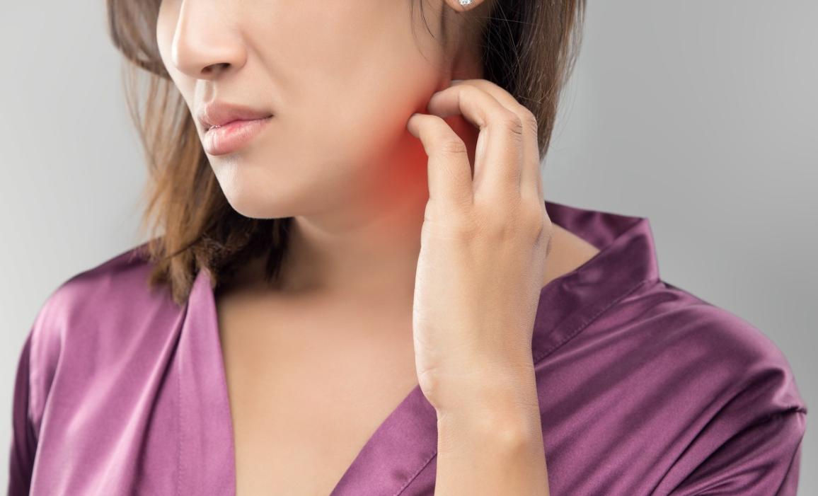 别以为晚上睡觉嘴发干是什么原因,夜晚睡觉嘴唇发干怎么回事