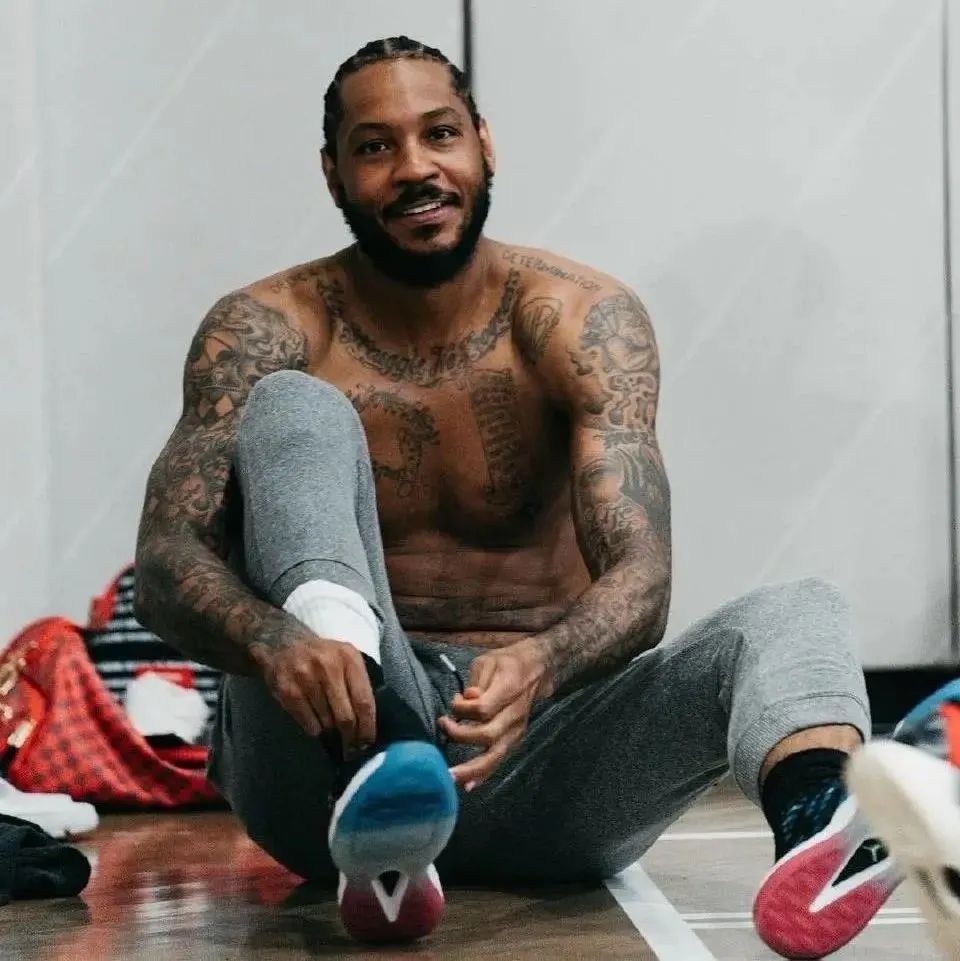 甜瓜安东尼签名鞋,安东尼生涯最高分穿的球鞋