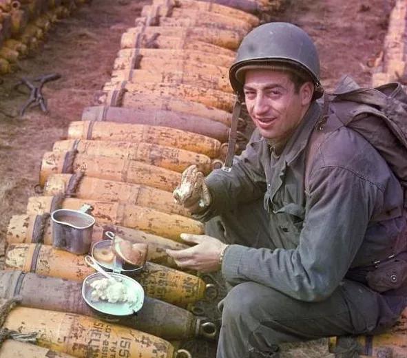 为了省点铝材造飞机 二战土豪美军 居然推出了这几种特殊的*用军**水壶