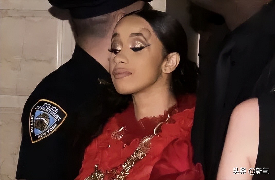 好拽！从贫民窟到顶奢代言人，骂卡戴珊是学人精…