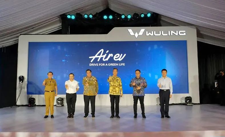 五菱神车爬坡,神车五菱布局