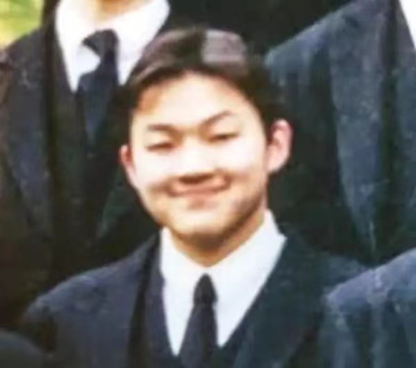 华裔富豪贪污35亿，拿钱泡遍全球女星，被4国通缉，他怎么做到的