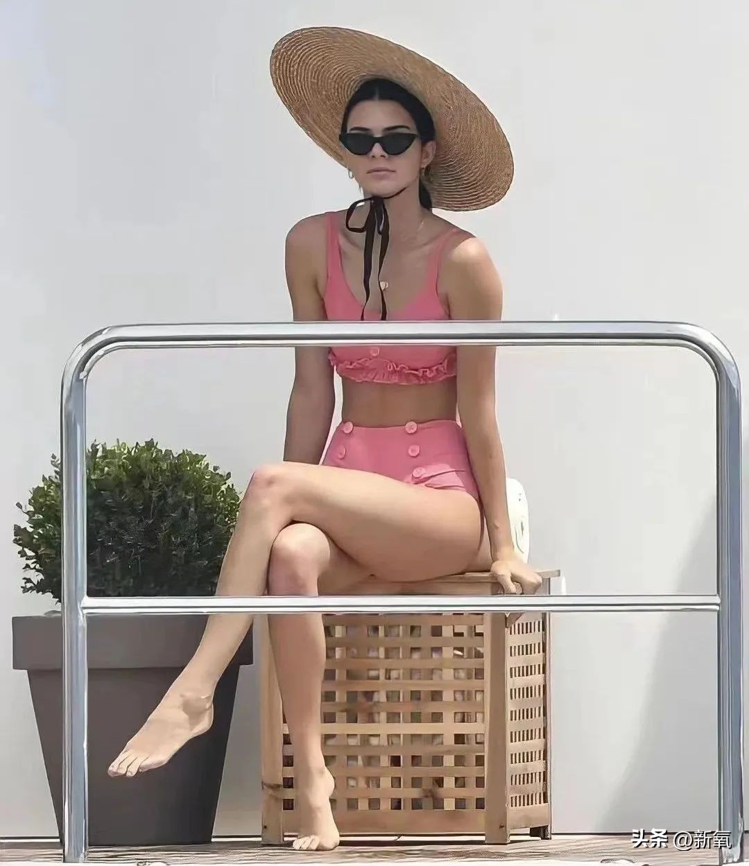 徐娇发泳衣照引热议,徐娇回应泳裤女装照争议