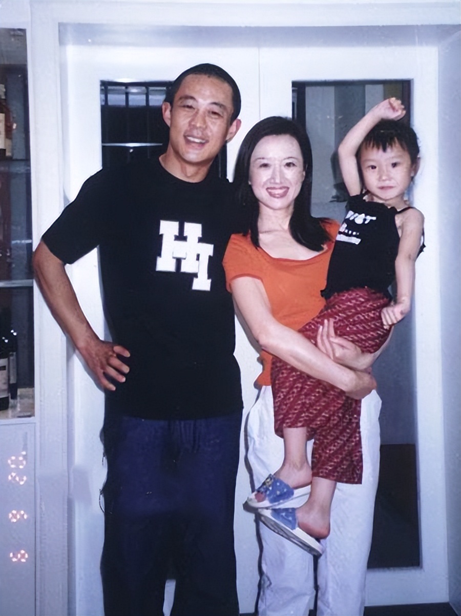 侯勇沈蓉王瑞潘雨辰,侯勇与沈蓉哪年离婚的