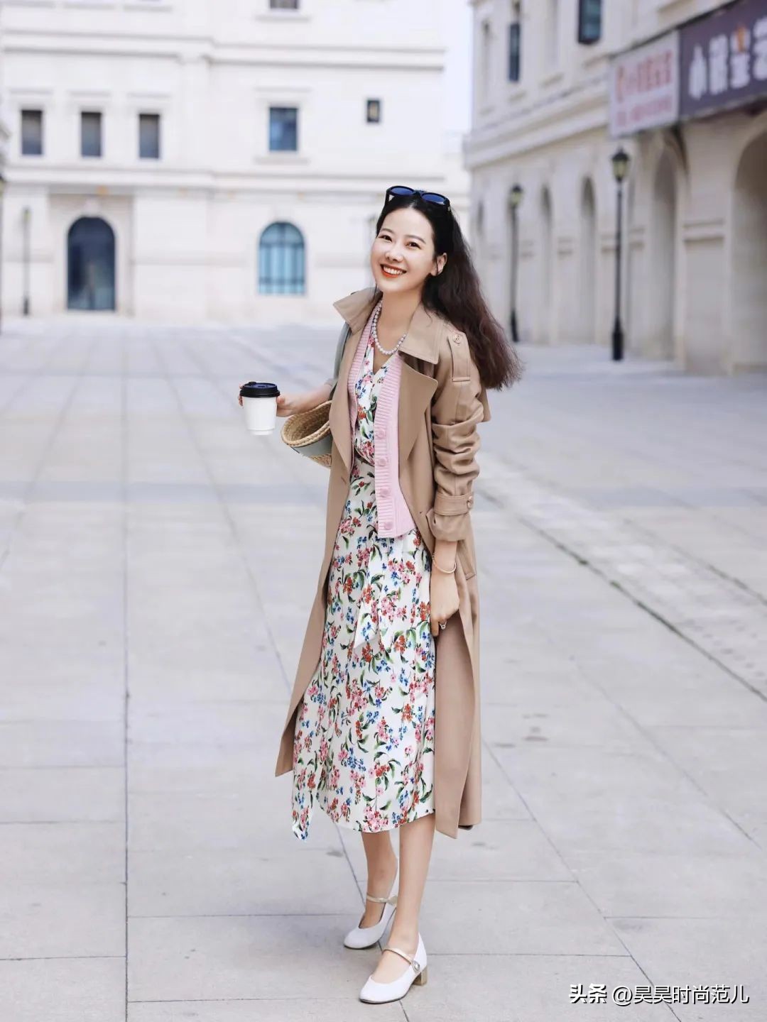 碎花裙怎么搭可以美一个秋天,碎花裙怎样搭配出时尚感好看
