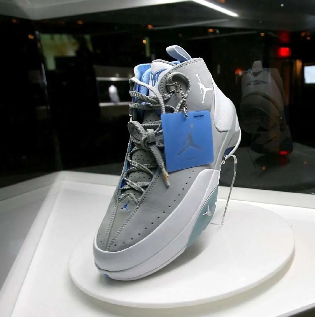 甜瓜安东尼签名鞋,安东尼生涯最高分穿的球鞋