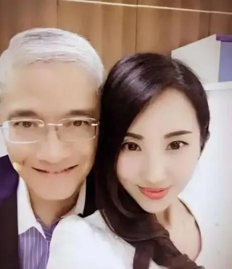 著名教授*养包**空姐，送豪宅送现金，3年后联手第6任前妻全要回来