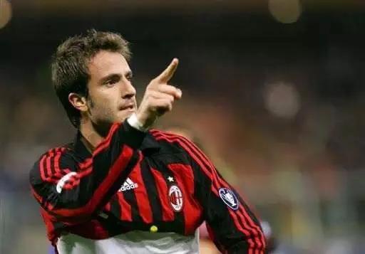 美丽弧线，传奇大师皮尔洛（米兰养老院）连载中