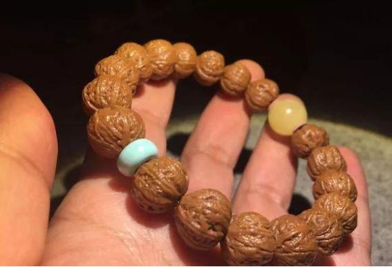100000块钱的文玩核桃,想入手一串极品小核桃手串