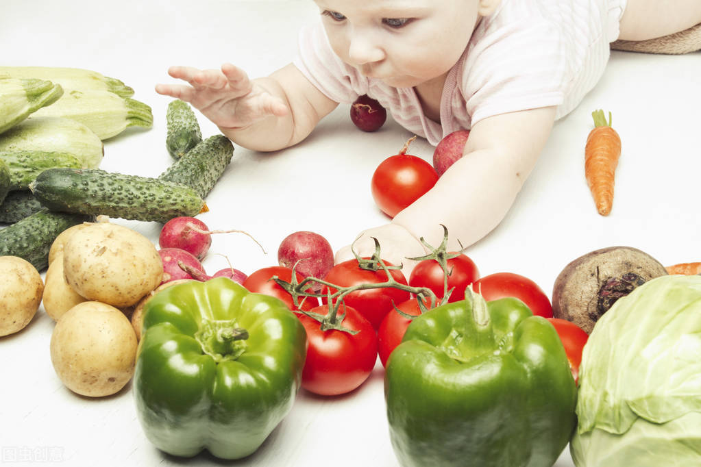 六个月宝宝吃辅食长了小红疙瘩,宝宝添辅食后嘴巴周围起疙瘩