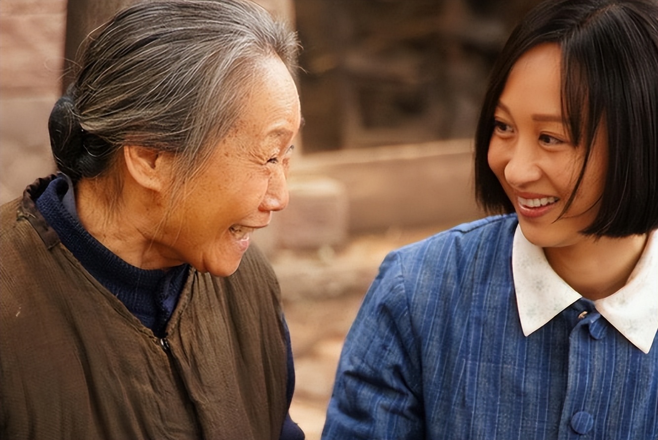 苇青演疯老太太,老太太演员苇青