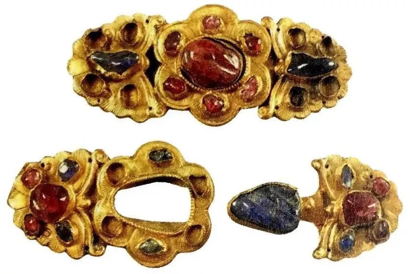 穿错衣服是违法的吗,穿错了衣服有什么后果