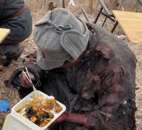 大学生进剧组当群演引热议,大学生进剧组当群演演技炸裂