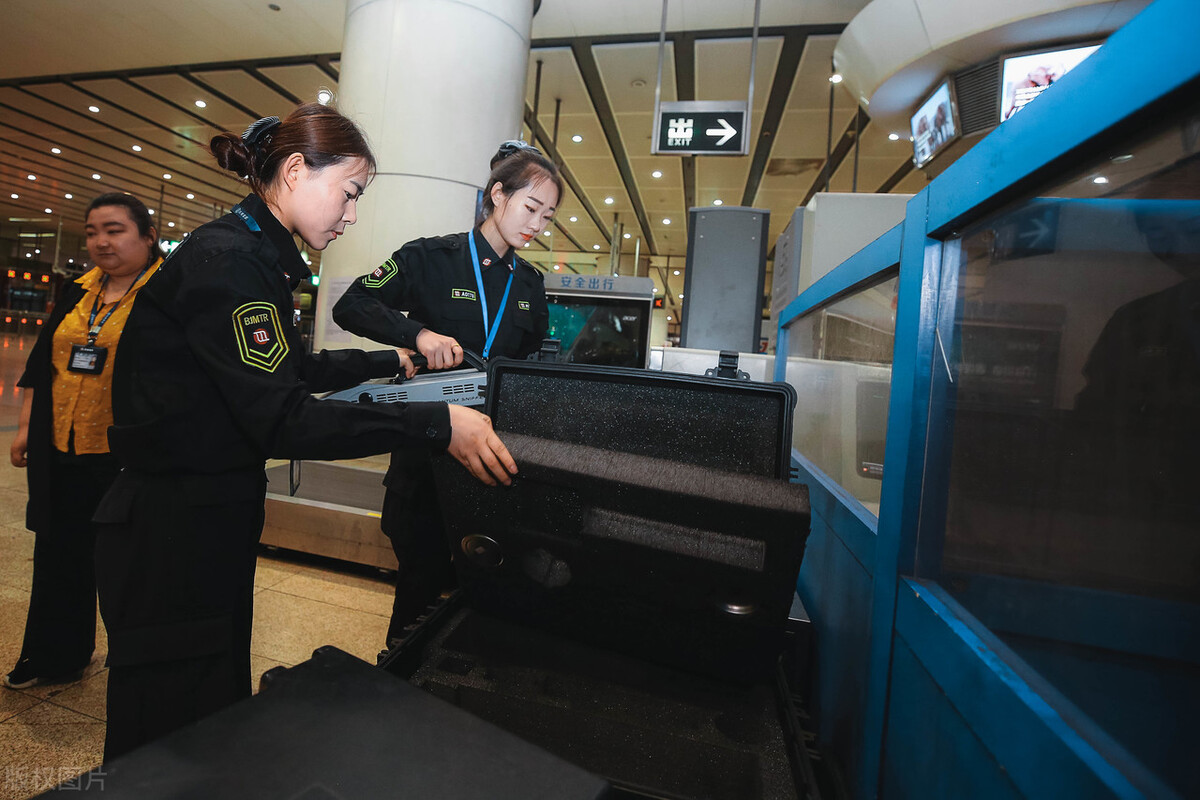 地铁安检员离职公司扣工资1000,天津地铁安检员实习工资