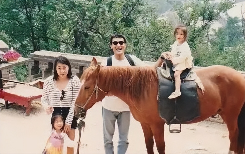 梁家辉亚洲第一美,梁家辉片场秀八块腹肌