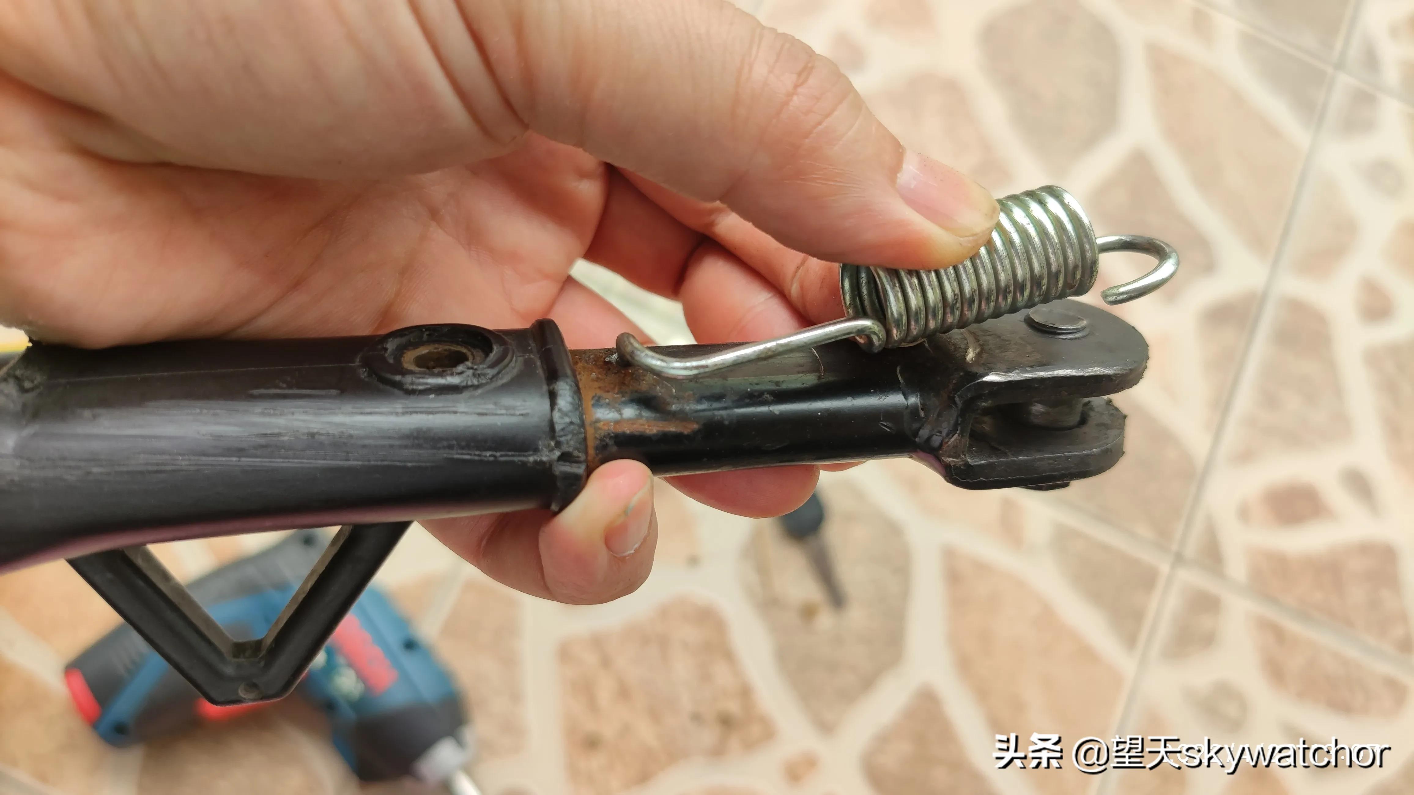 雅迪电动车脚撑安装,雅迪电动车侧脚撑的设计和维修