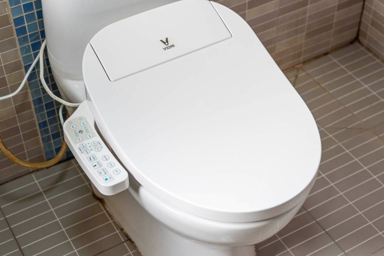 智能马桶与智能马桶盖的区别在哪,智能马桶盖和智能马桶哪个更实用