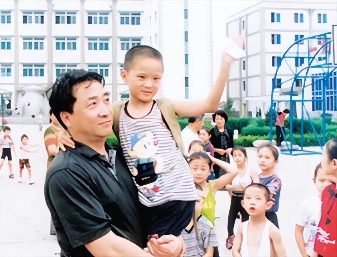 姜昆收养,1998年姜昆