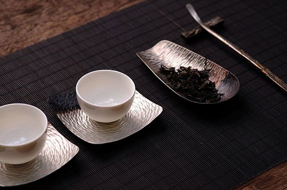 大益7572和7672和8592哪个口感好,探寻大益普洱茶的高档茶之路