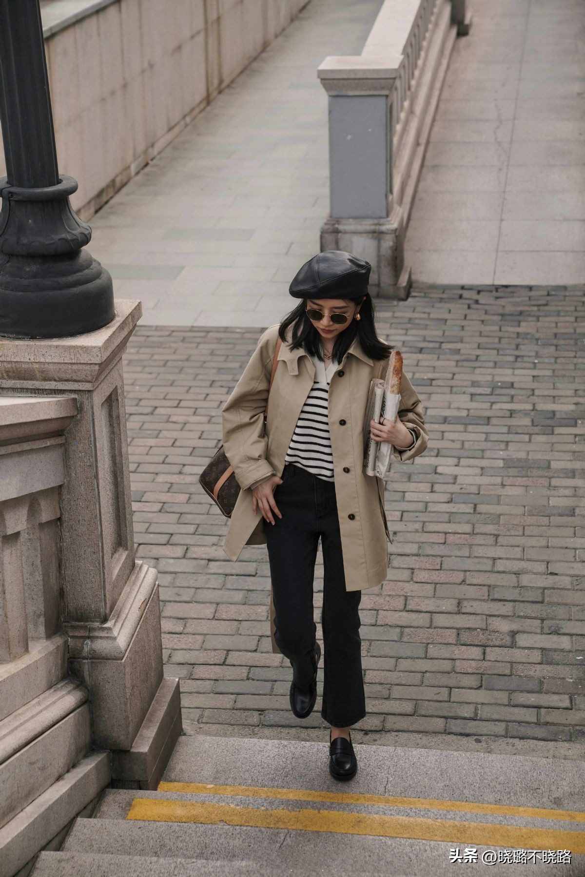 高领衫怎么搭配外套更好看,风衣半高领针织衫搭配