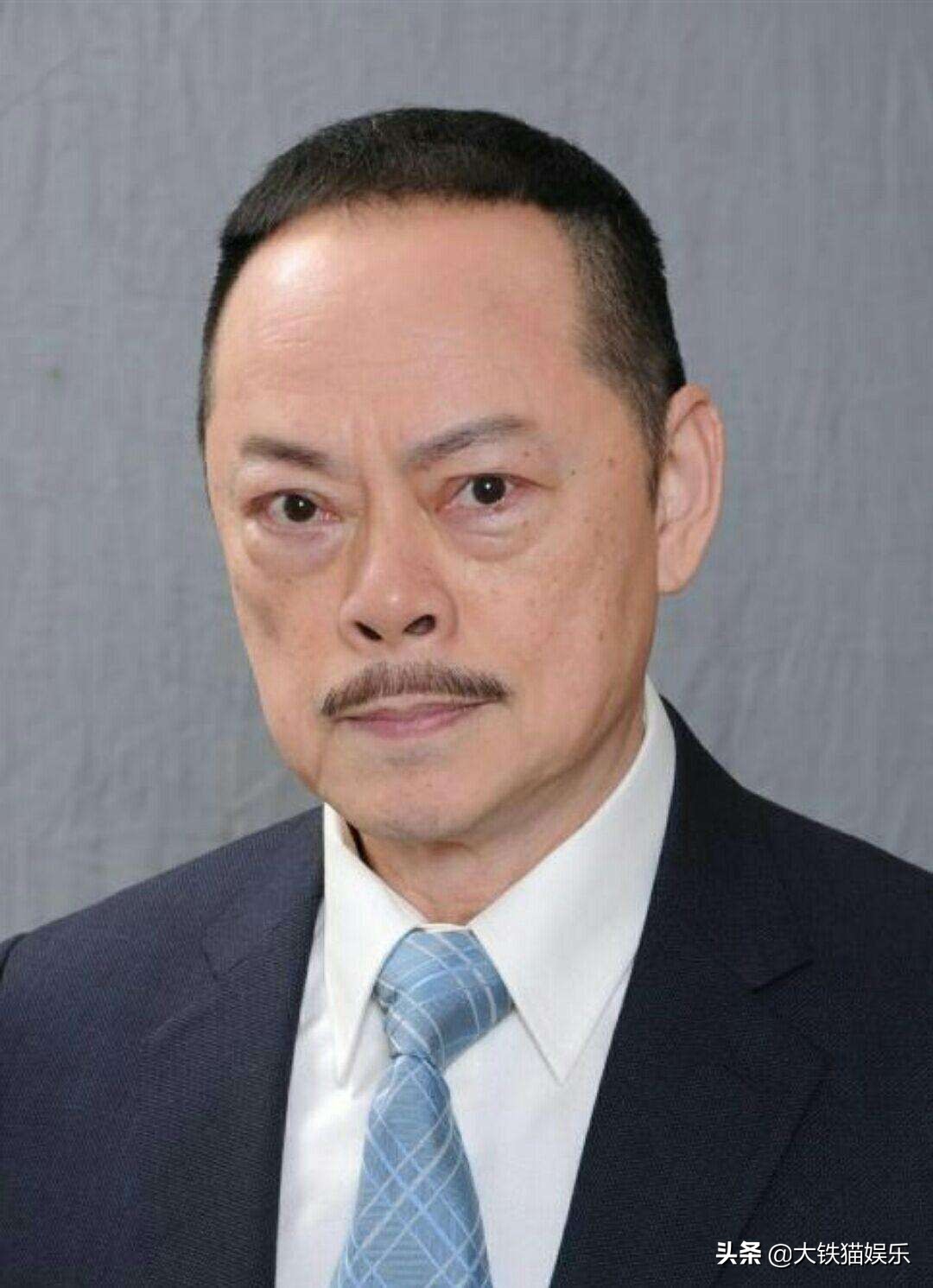 下垂眼袋男明星,眼袋严重的明星