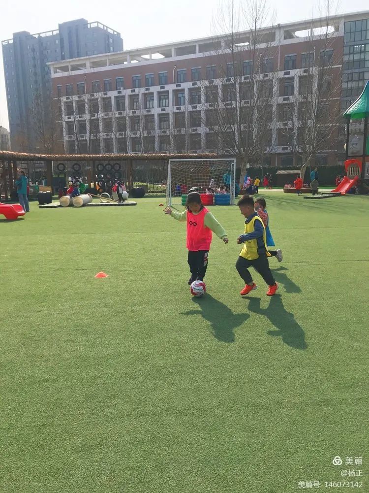 香蕉哥哥，一起动起来吧！奎文区实验幼儿园让更多的孩子逐梦绿茵