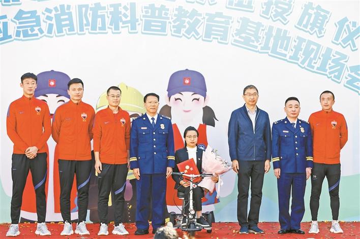 深圳消防与救援博览会,深圳上演消防主题灯光秀