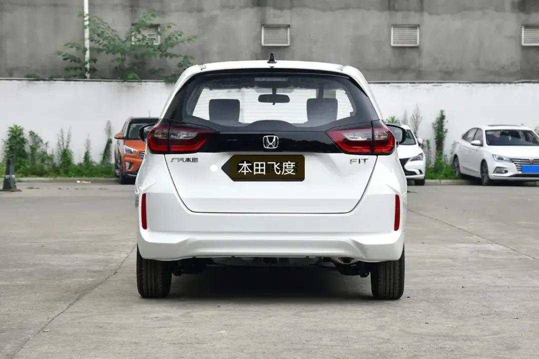 本田飞度优缺点测评,7万块的本田飞度最低配值得买吗